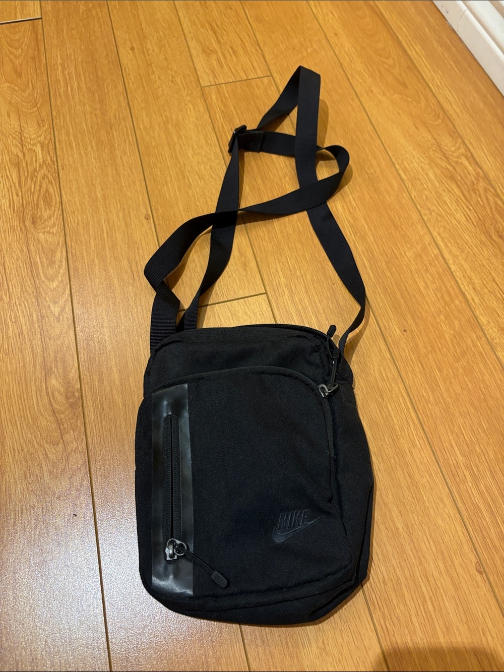 Nike Black Small Messenger Crossbody Bag